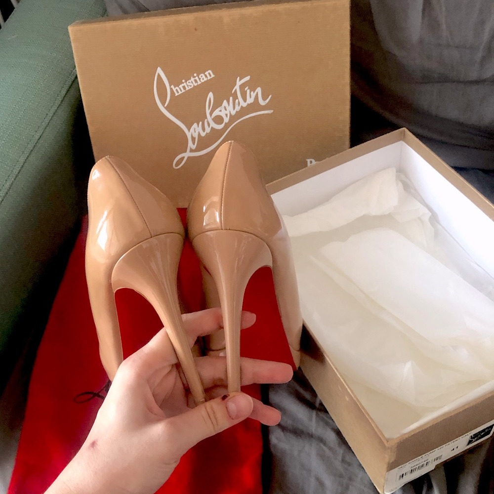 Christian Louboutine Leather Beige Pumps